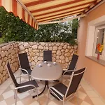 Olive House Šimuni