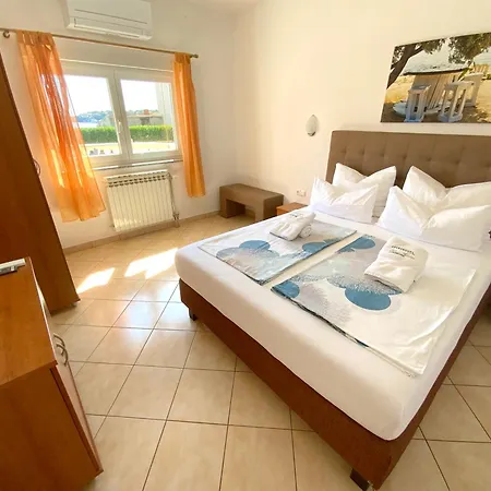 Olive House Apartament Šimuni